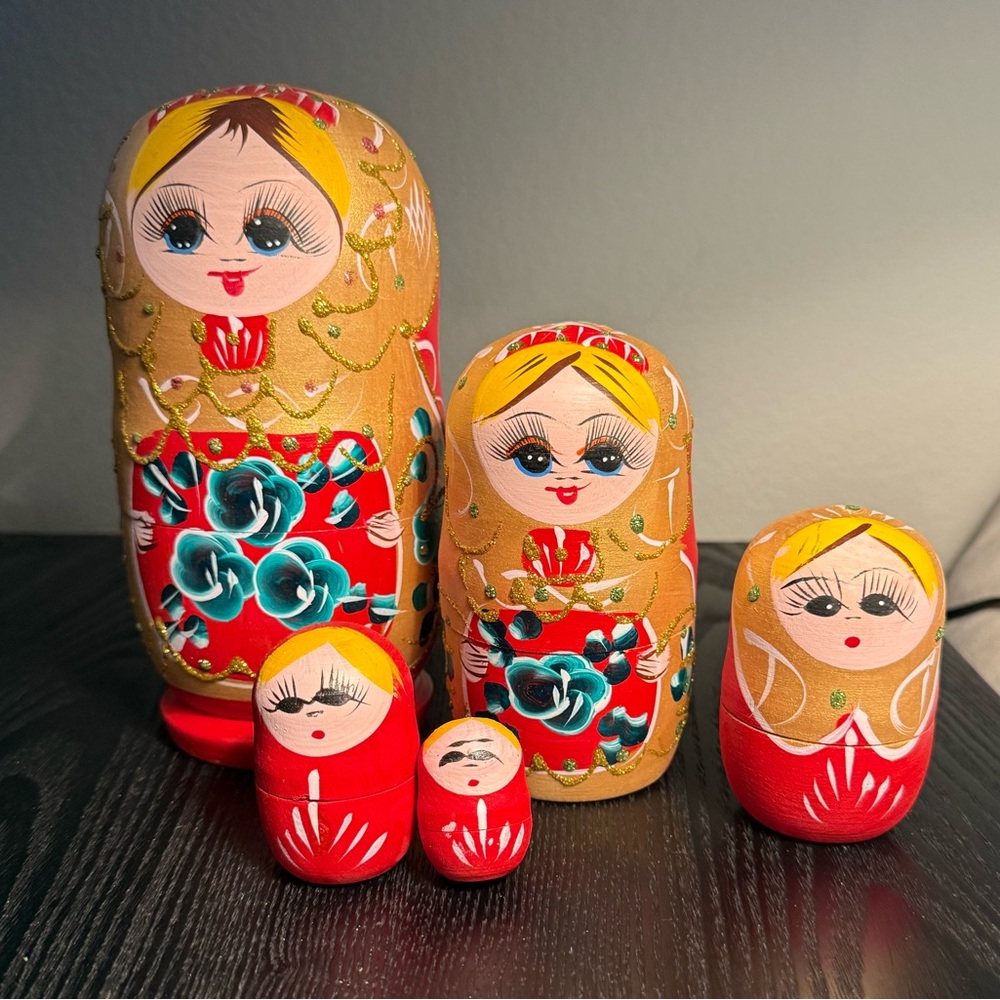 Vintage Matryoshka Wooden Nesting Dolls 5 Pieces